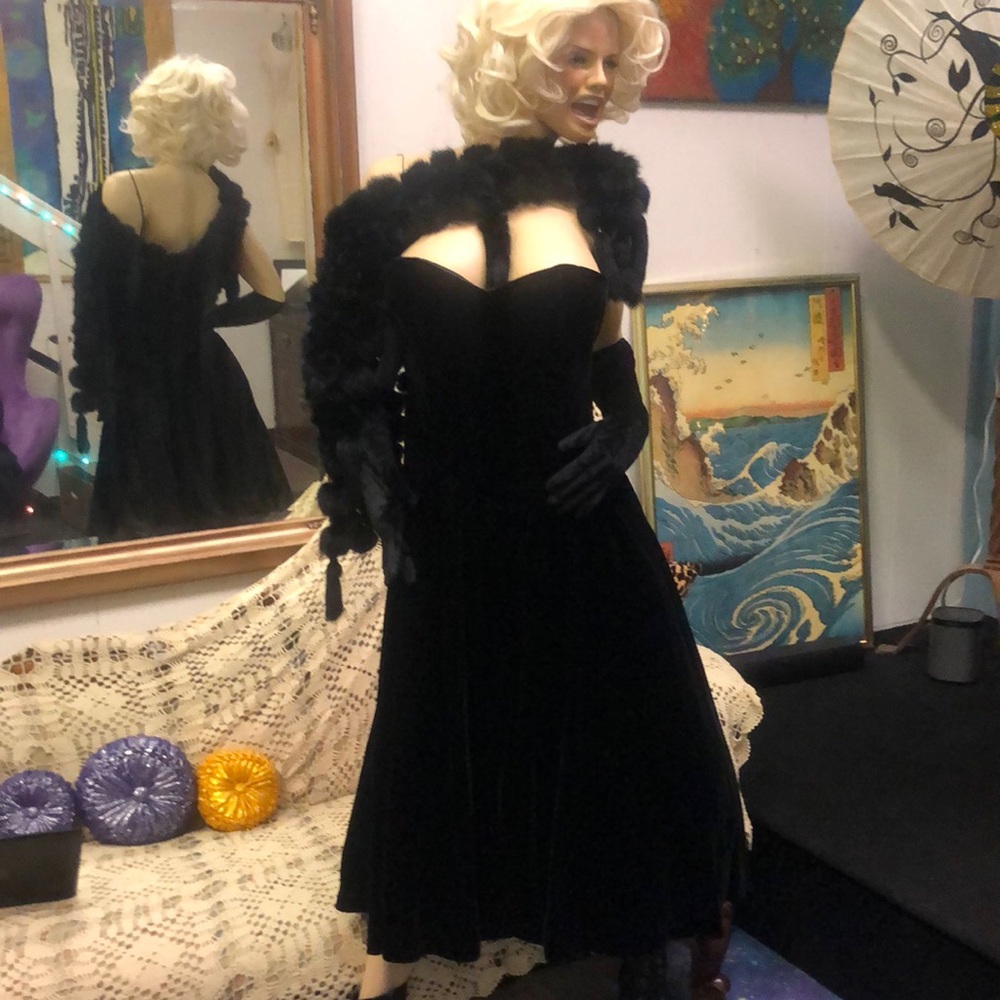 VINTAGE POSITIVELY ELLYN PETITES BLACK VELVET 50’s DRESS EXCELLENT VINTAGE 8-10
